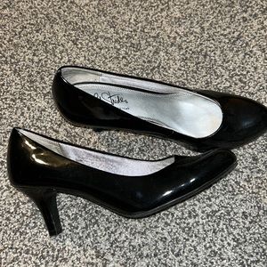 Black Life Stride Soft System Heels
